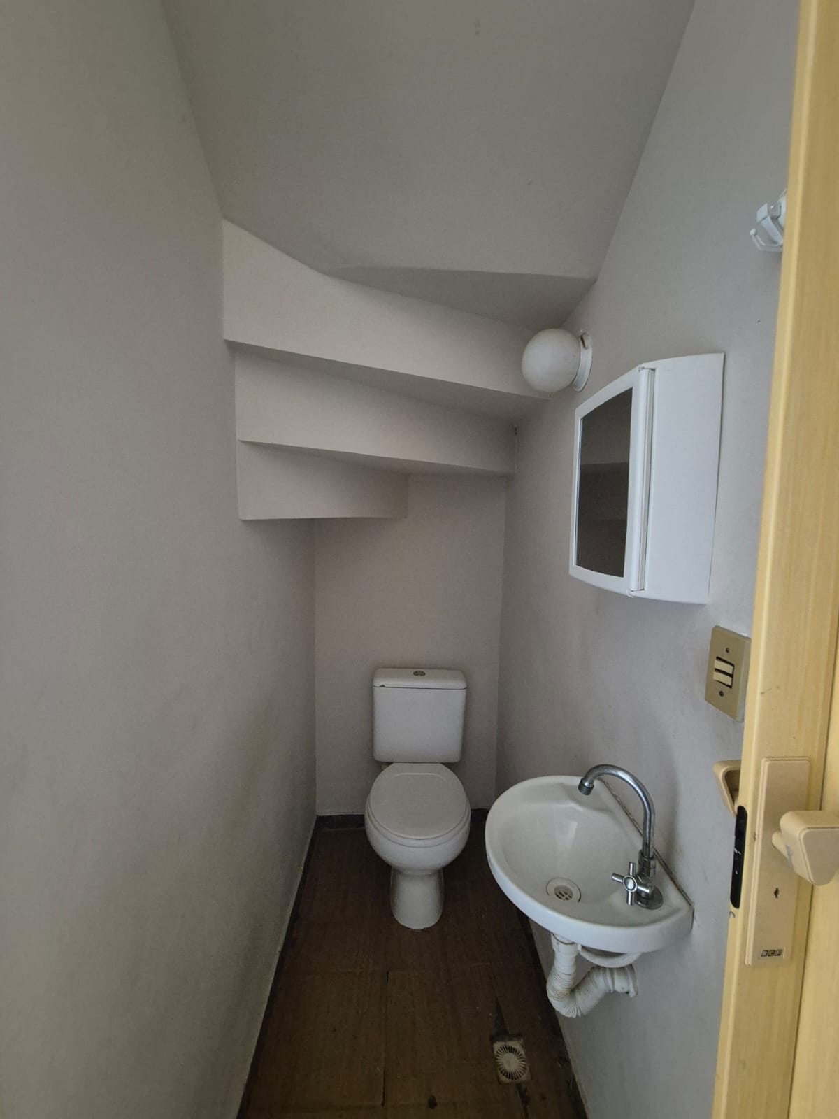 Casa com 02 Quartos - Condomínio Recanto das Graças I - Cotia/SP