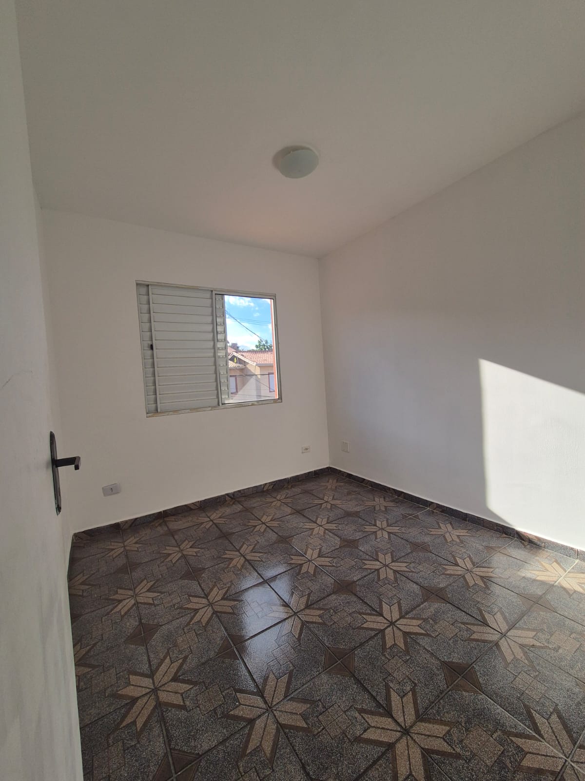 Casa com 02 Quartos - Condomínio Recanto das Graças I - Cotia/SP