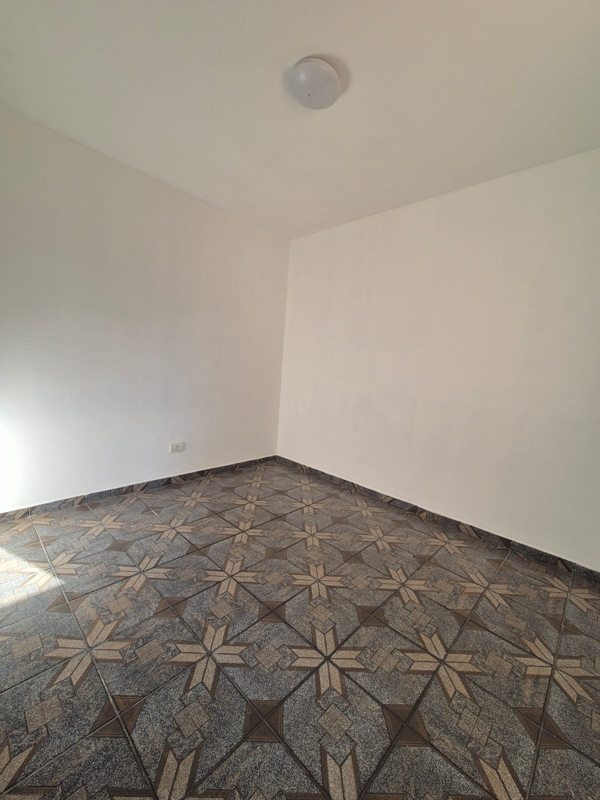 Casa com 02 Quartos - Condomínio Recanto das Graças I - Cotia/SP