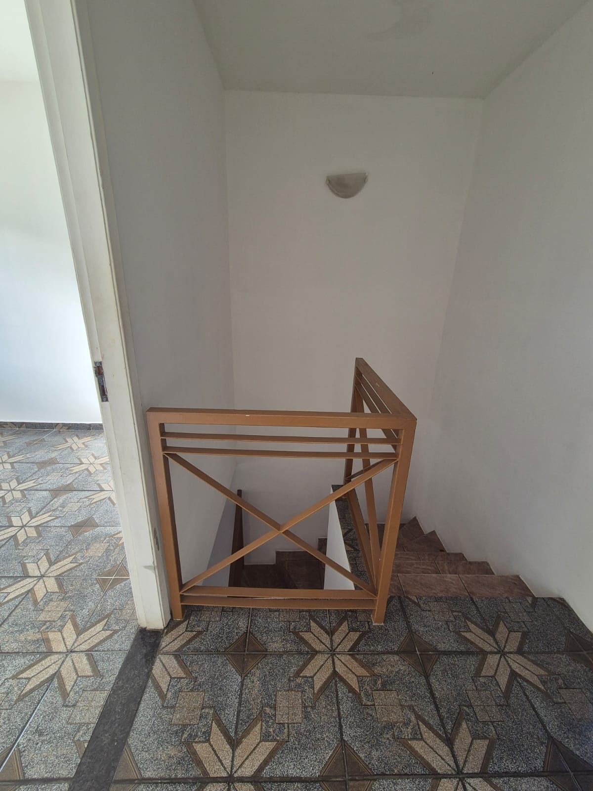 Casa com 02 Quartos - Condomínio Recanto das Graças I - Cotia/SP