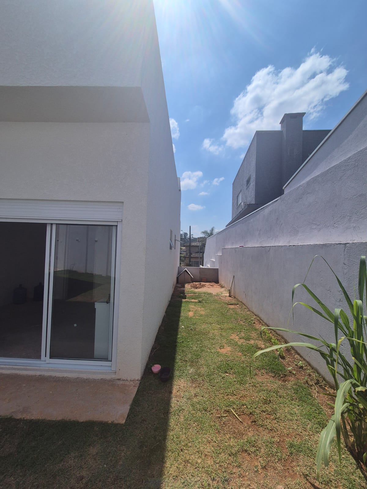 Casa com 03 Quartos - Reserva Vale Verde - Cotia/SP