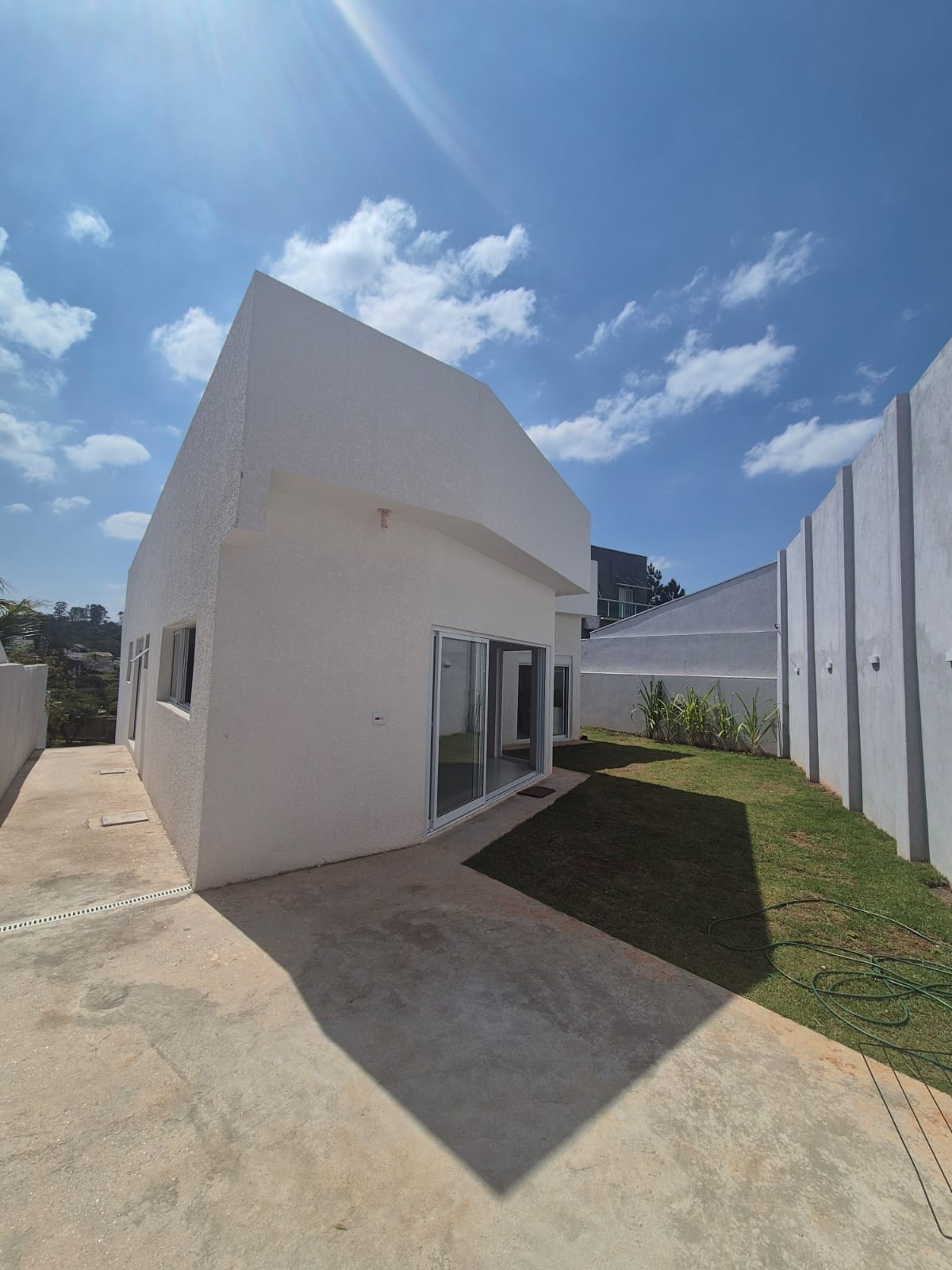 Casa com 03 Quartos - Reserva Vale Verde - Cotia/SP