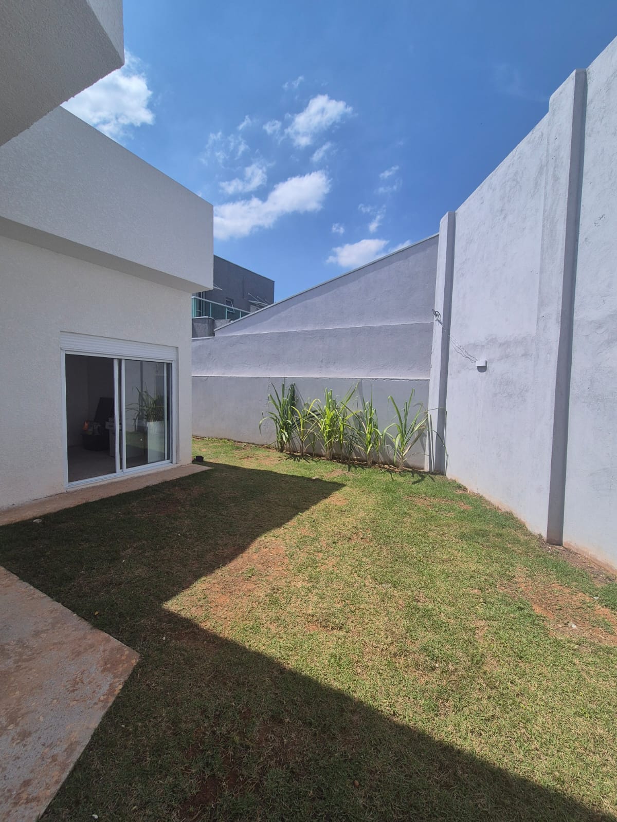 Casa com 03 Quartos - Reserva Vale Verde - Cotia/SP