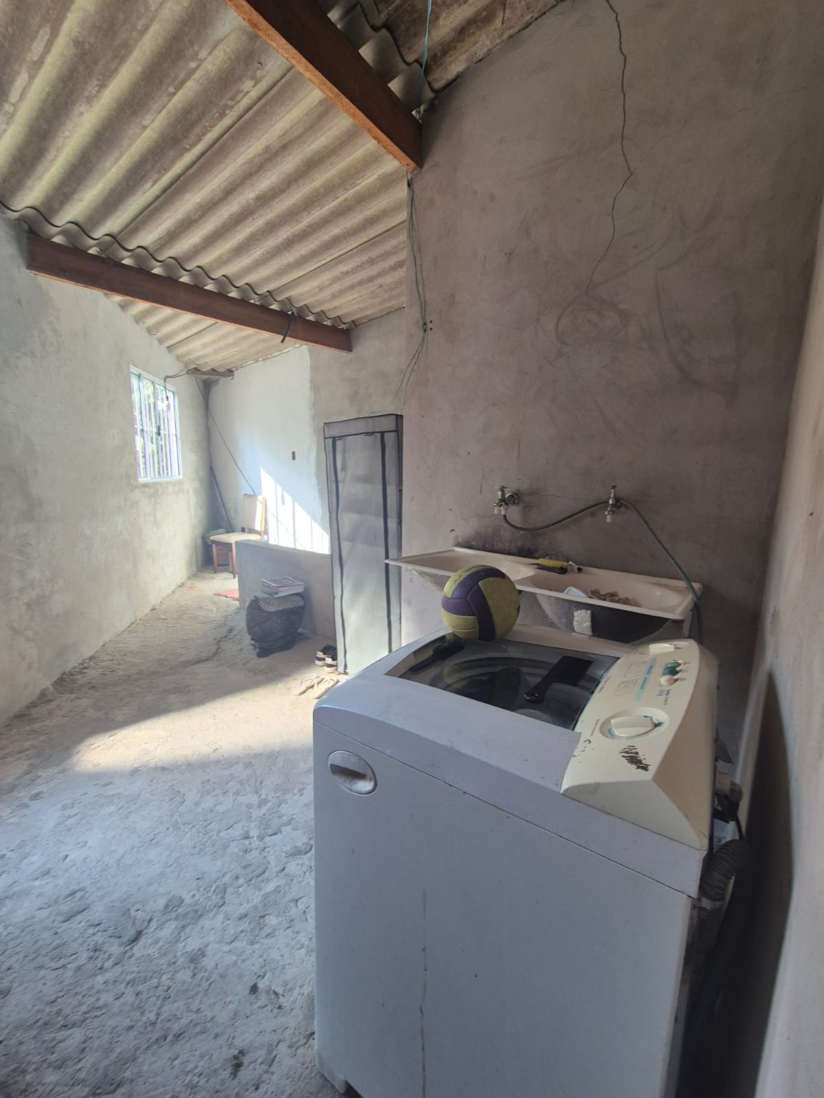 Casa com 02 Quartos - Bairro das Pedras - Cotia/SP