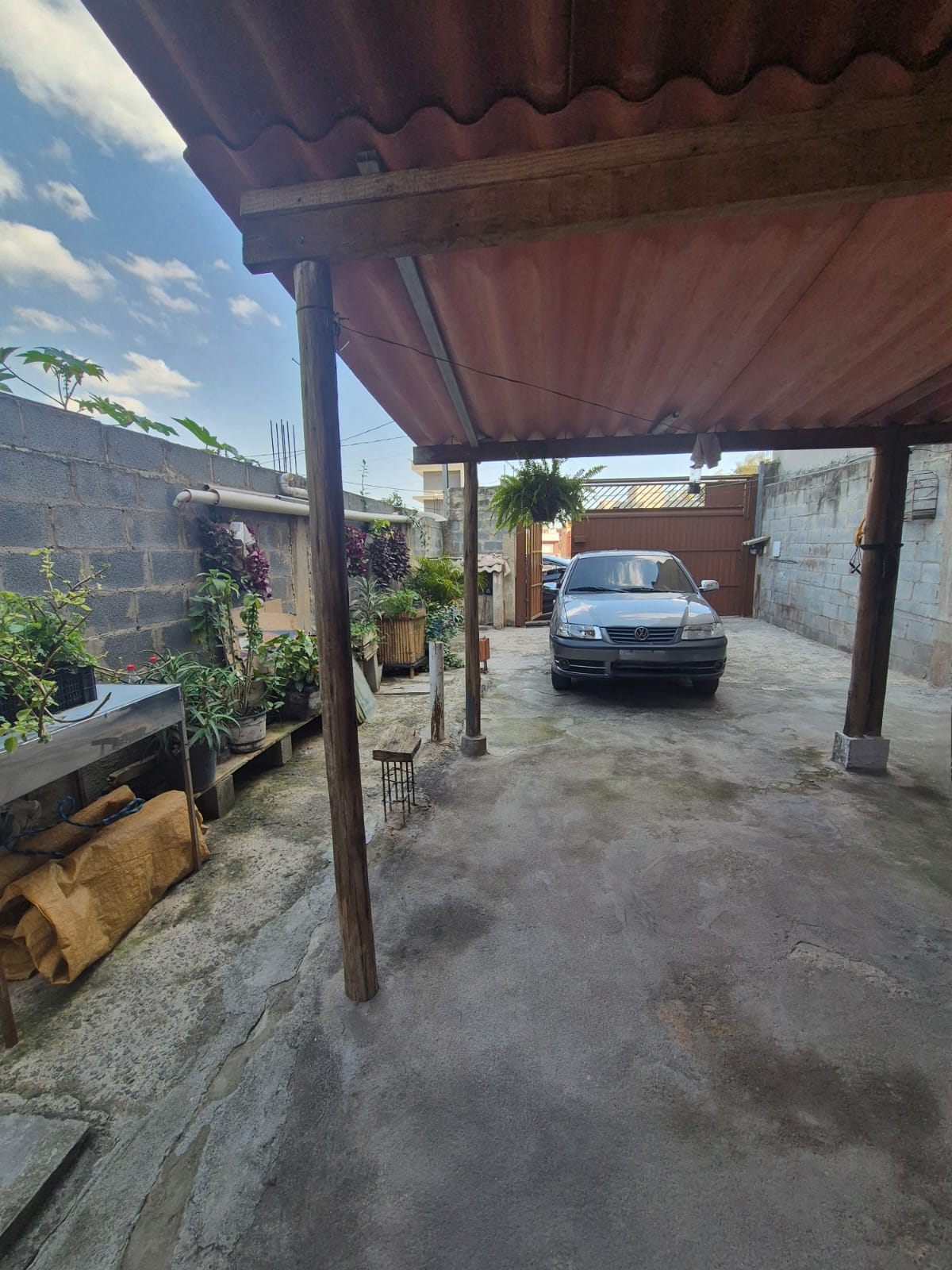 Casa com 02 Quartos - Bairro das Pedras - Cotia/SP