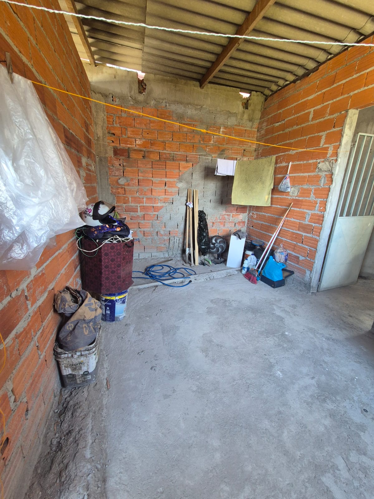 Casa com 02 Quartos - Bairro das Pedras - Cotia/SP