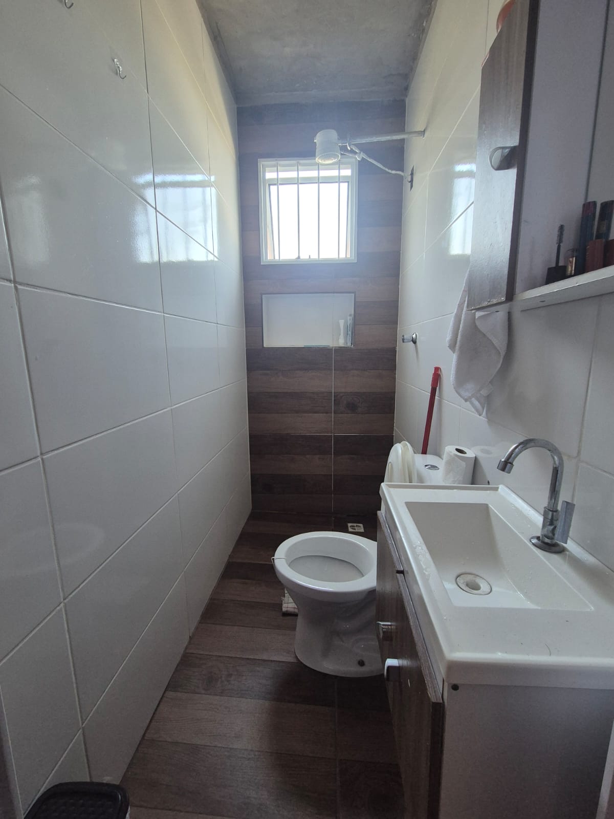 Casa com 02 Quartos - Bairro das Pedras - Cotia/SP