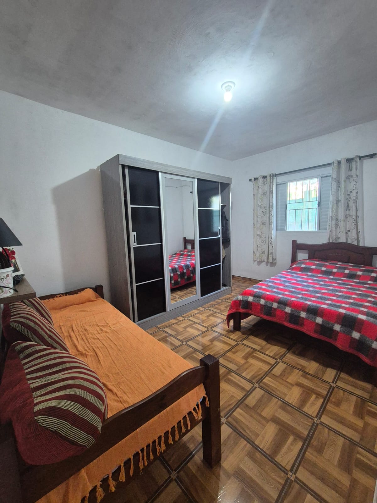 Casa com 02 Quartos - Bairro das Pedras - Cotia/SP