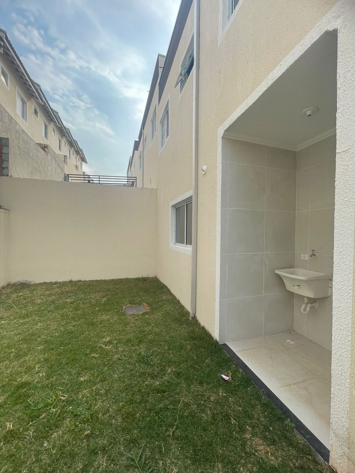 Casa com 03 Quartos - Reserva Capuava - Cotia/SP