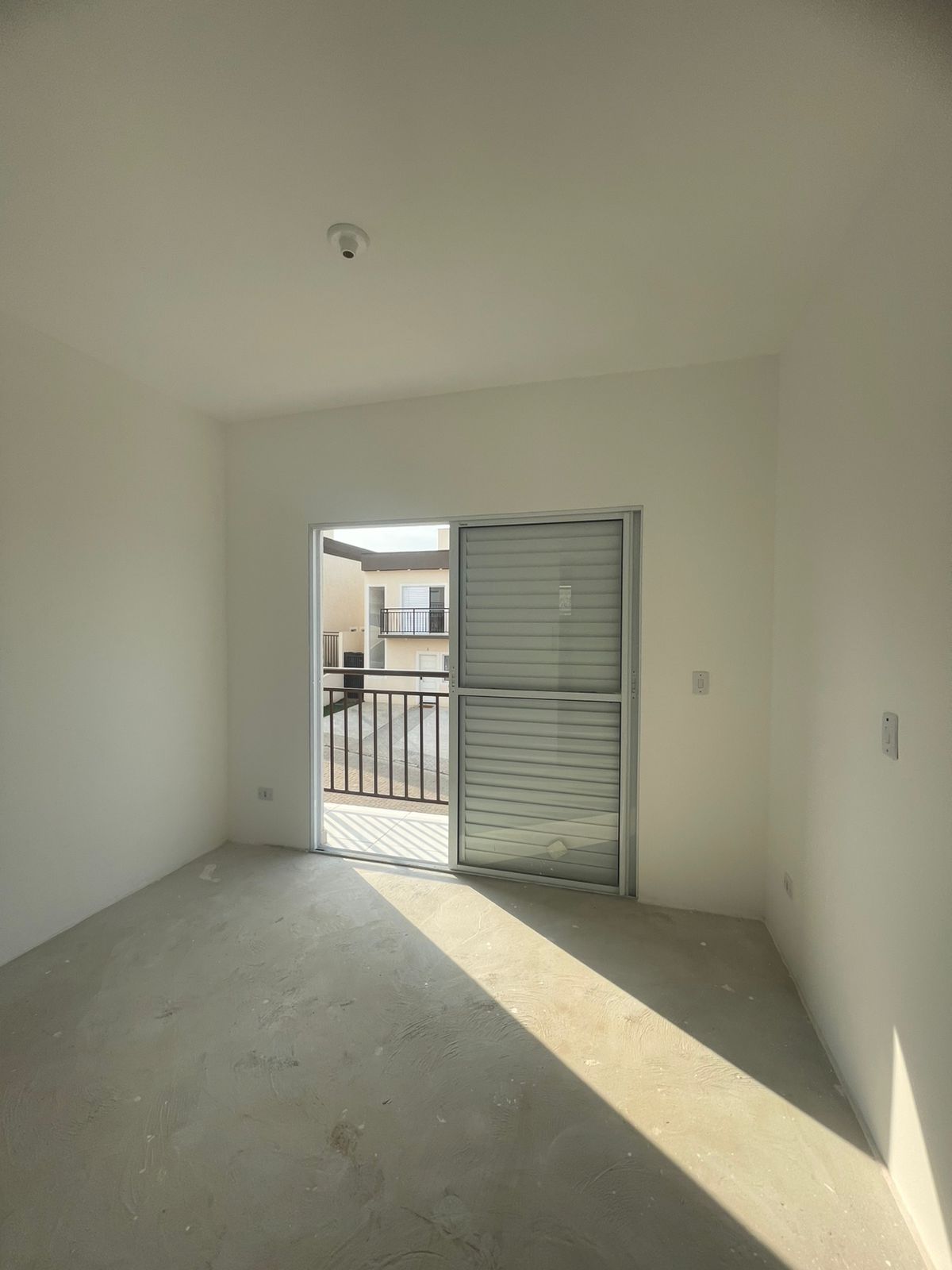 Casa com 03 Quartos - Reserva Capuava - Cotia/SP