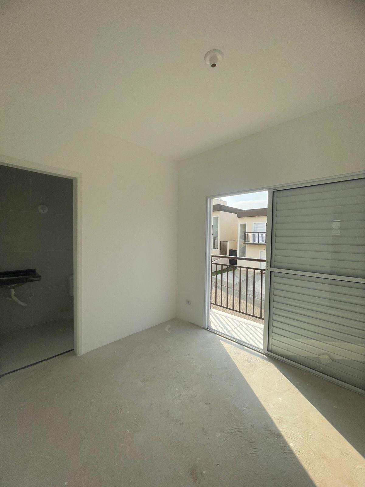 Casa com 03 Quartos - Reserva Capuava - Cotia/SP