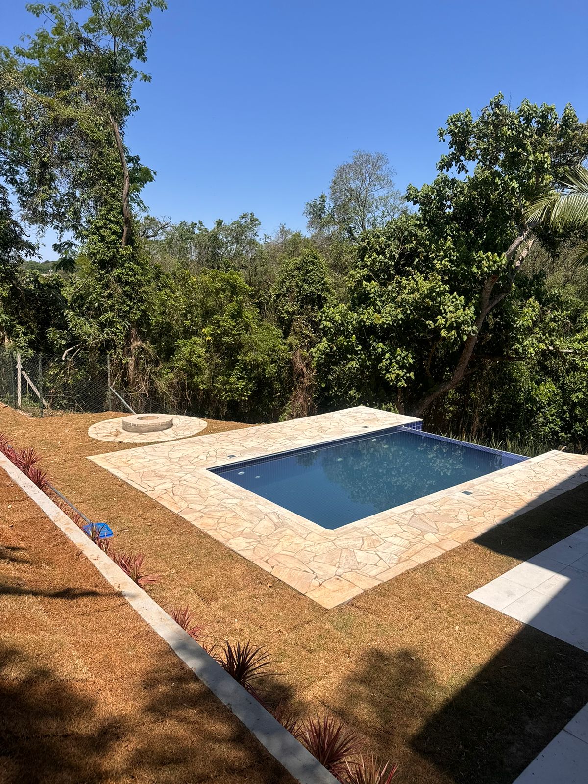 Casa com 04 Quartos - Recanto Verde - Carapicuíba/SP