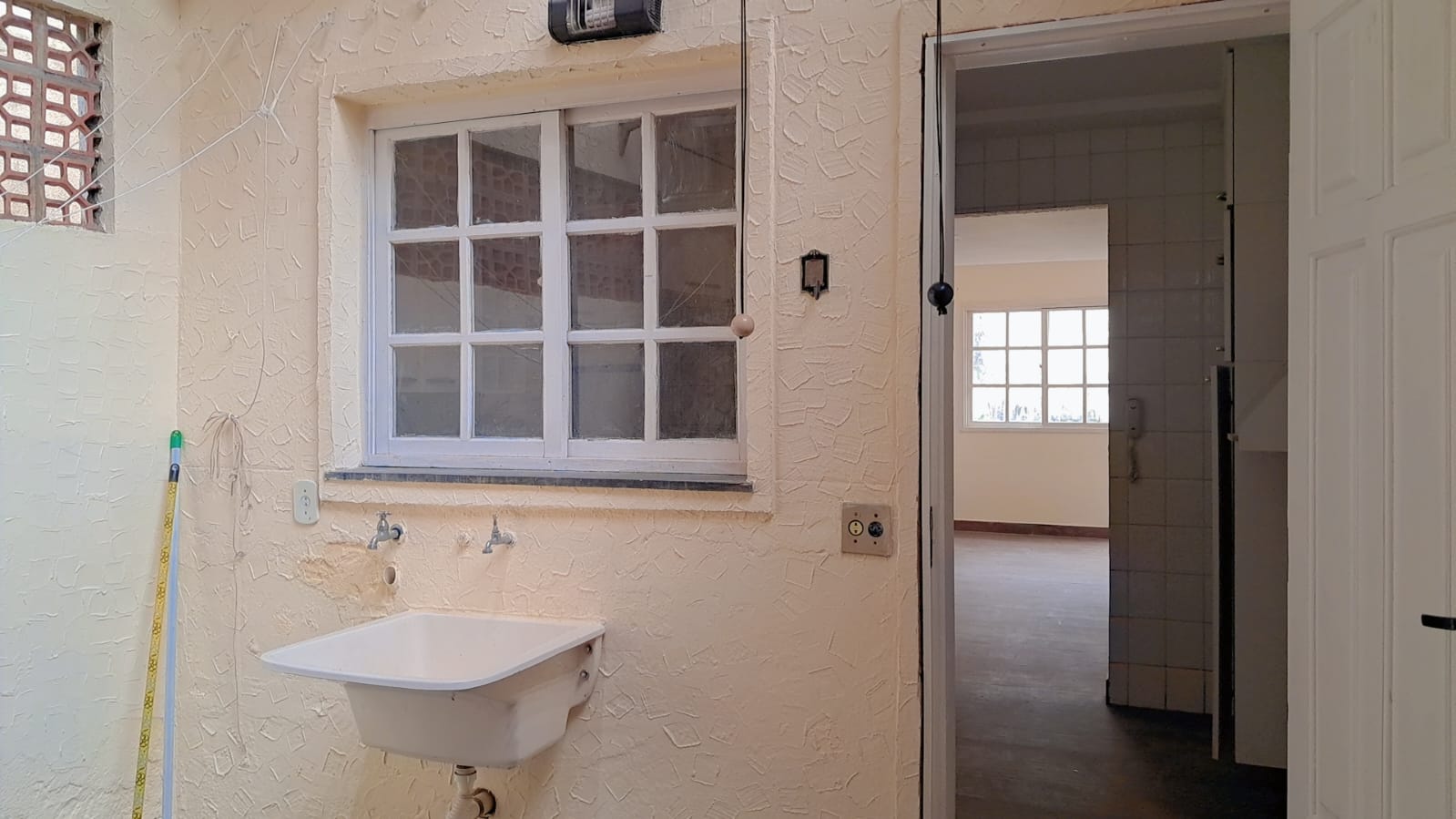 Casa com 02 Quartos - Residencial Vila de Espanha Granja Viana - Cotia/SP