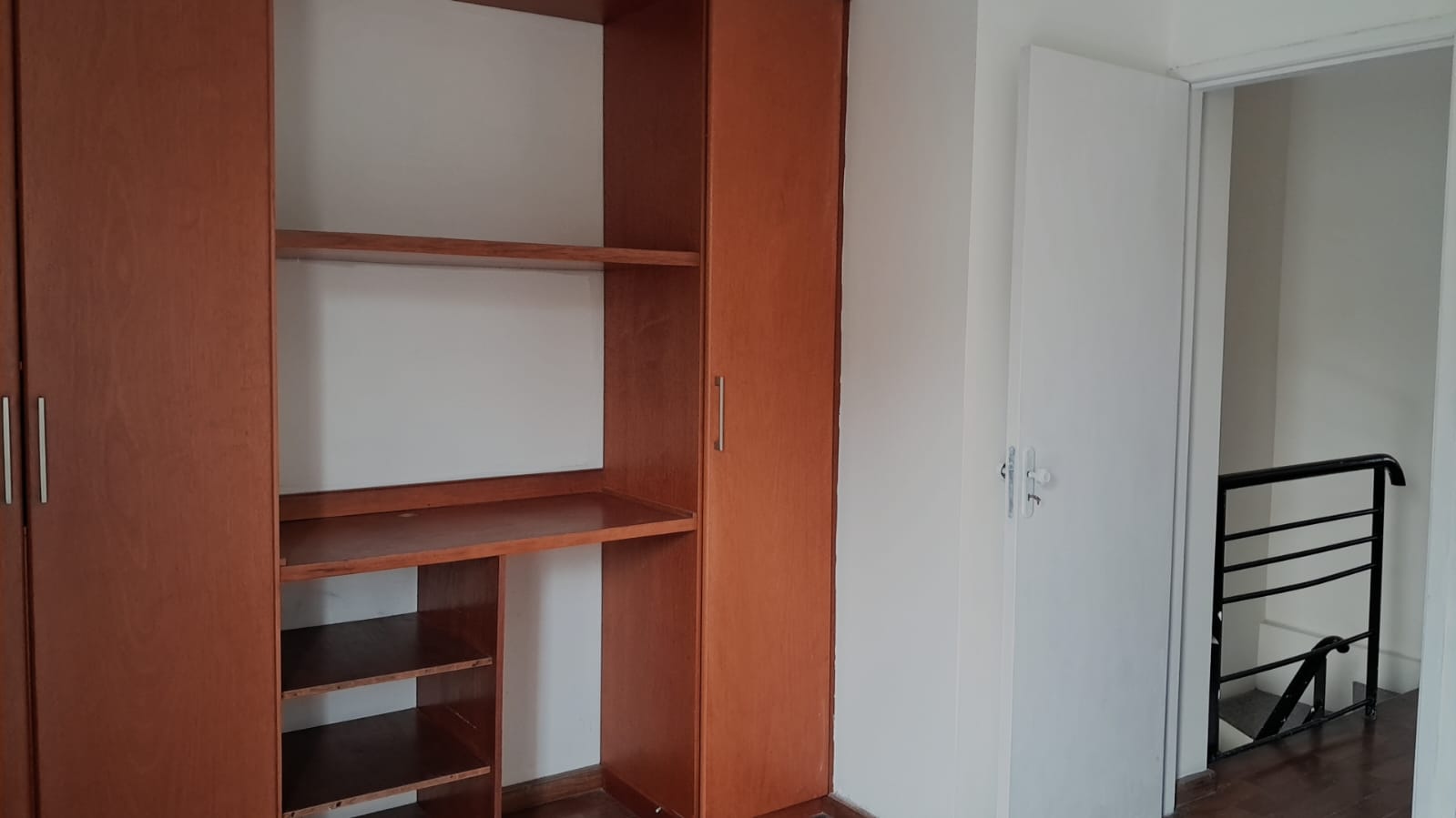 Casa com 02 Quartos - Residencial Vila de Espanha Granja Viana - Cotia/SP