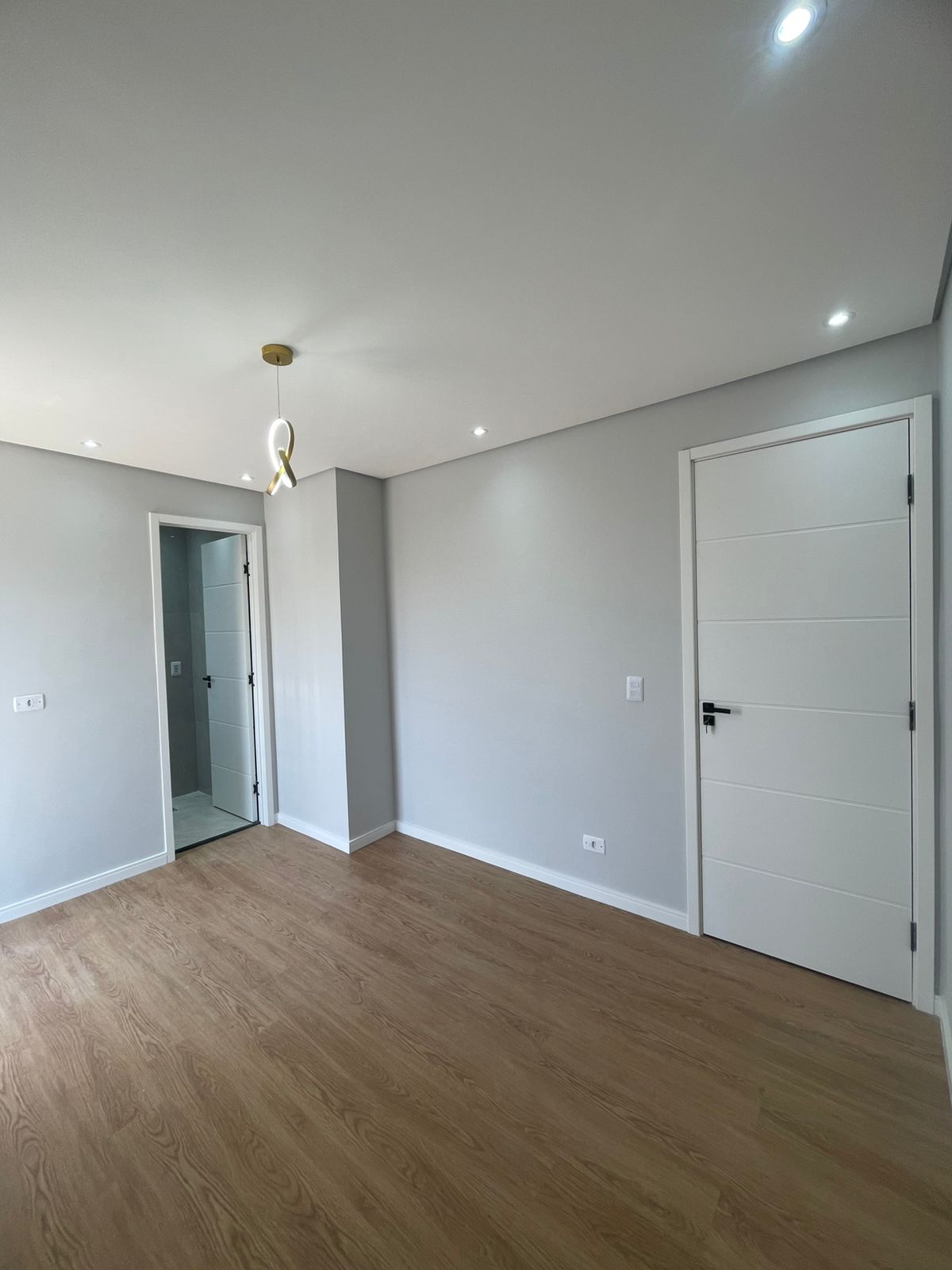 Casa com 03 Quartos - Residencial Barcelona - Cotia/SP