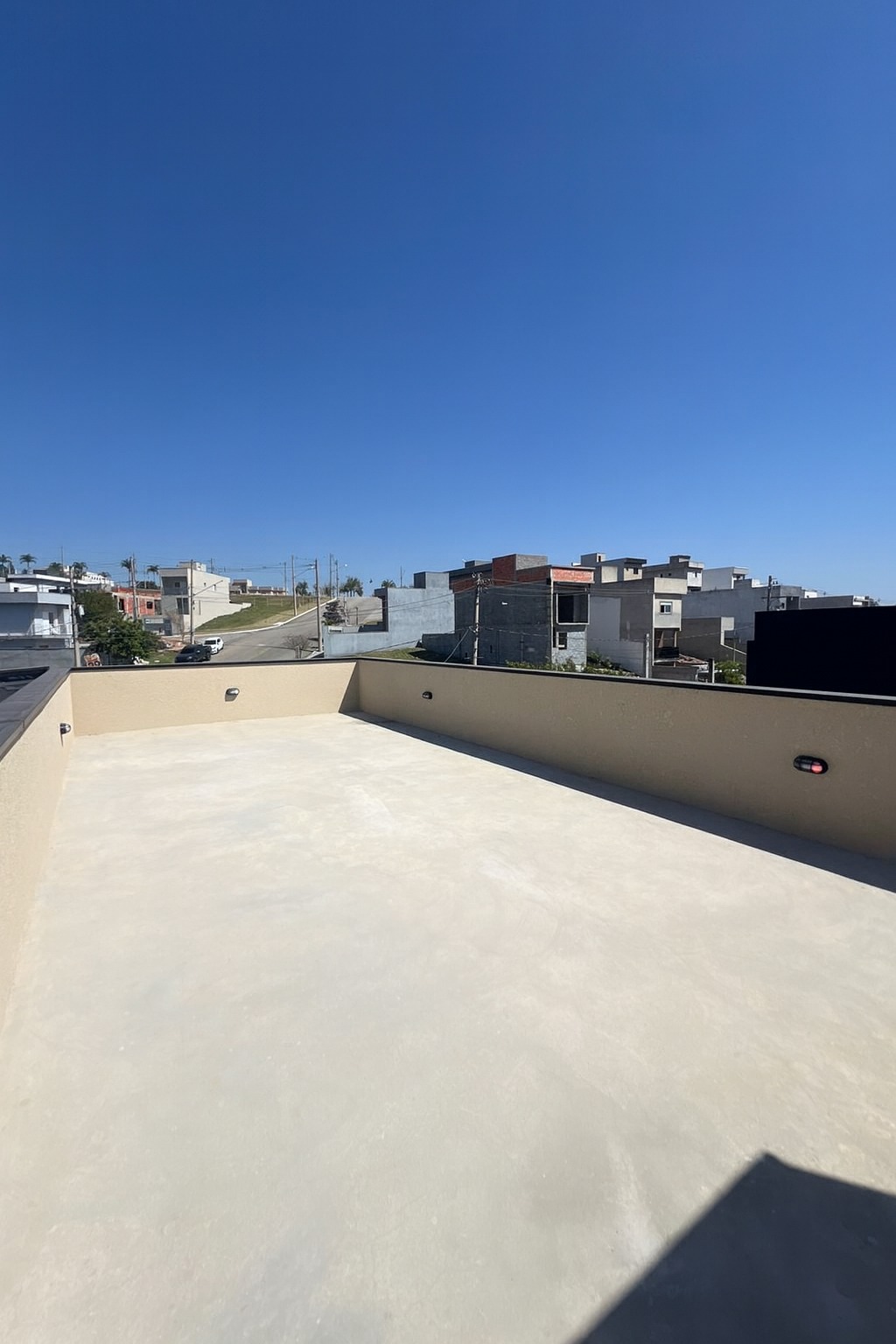 Casa com 03 Quartos - Condomínio Nova Jaguari - Santana de Parnaíba/SP