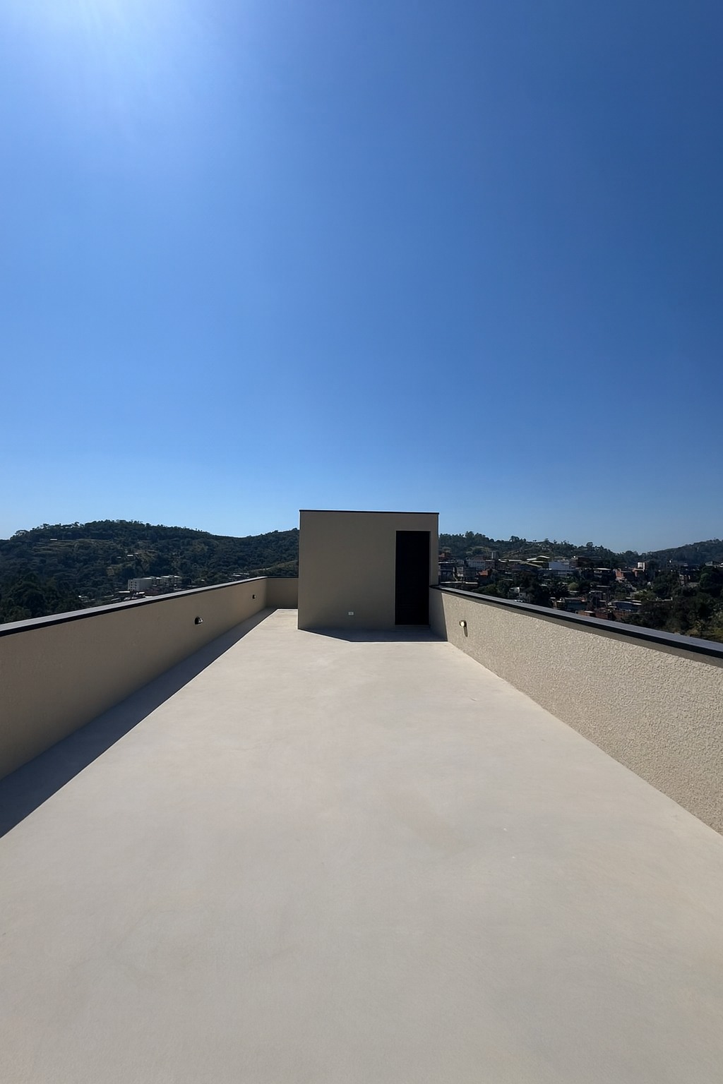 Casa com 03 Quartos - Condomínio Nova Jaguari - Santana de Parnaíba/SP