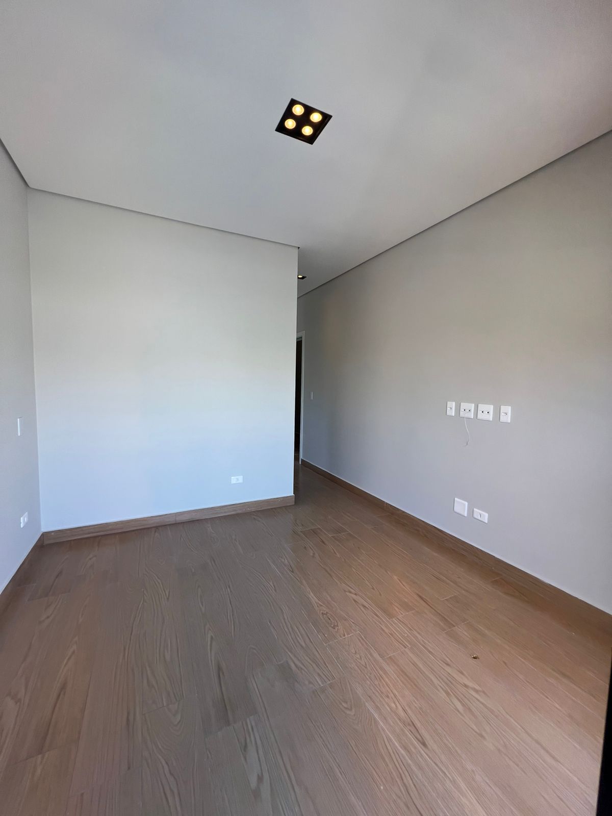 Casa com 03 Quartos - Condomínio Nova Jaguari - Santana de Parnaíba/SP