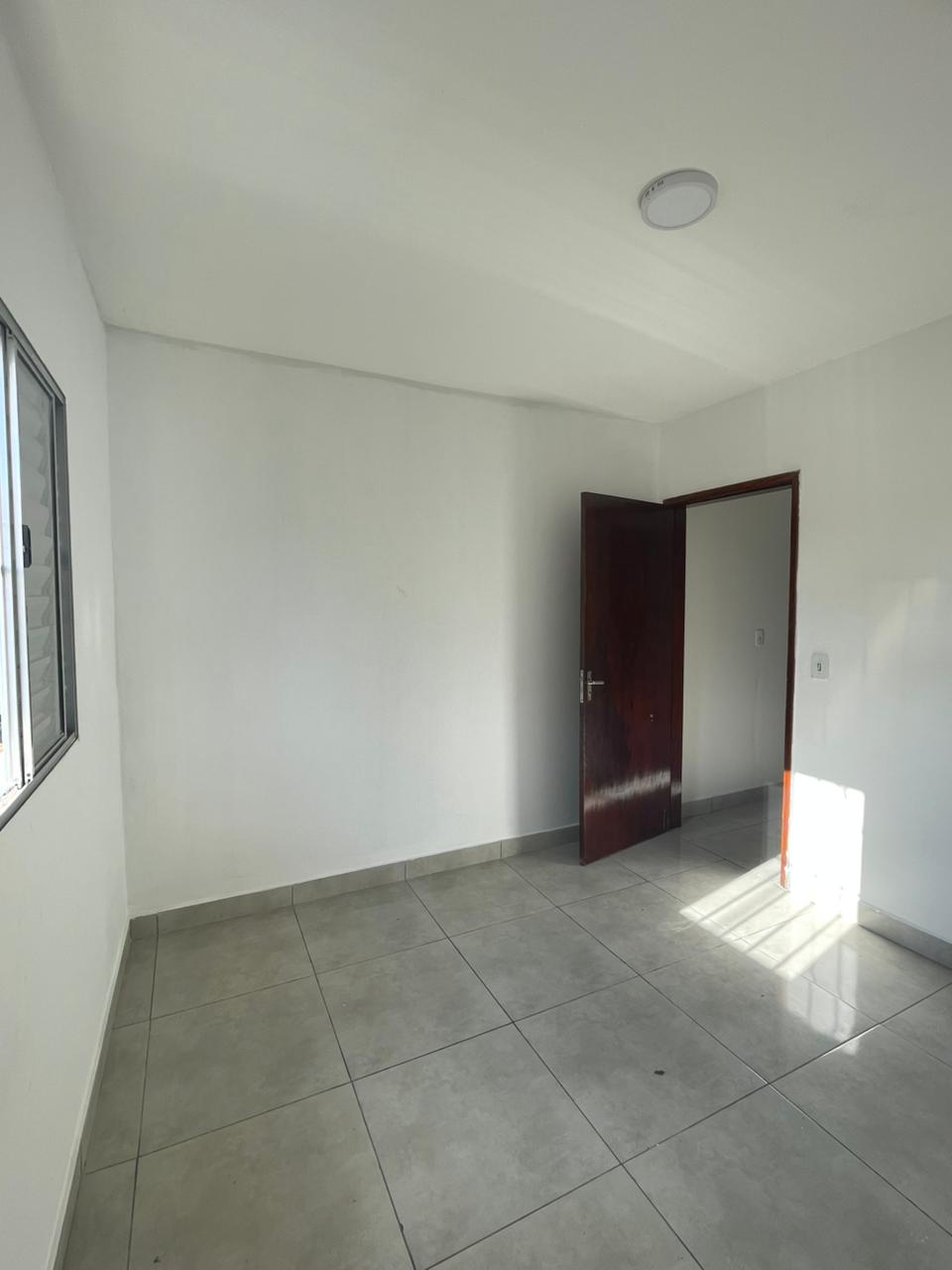 Casa com 02 Quartos - Jardim Sabiá - Cotia/SP