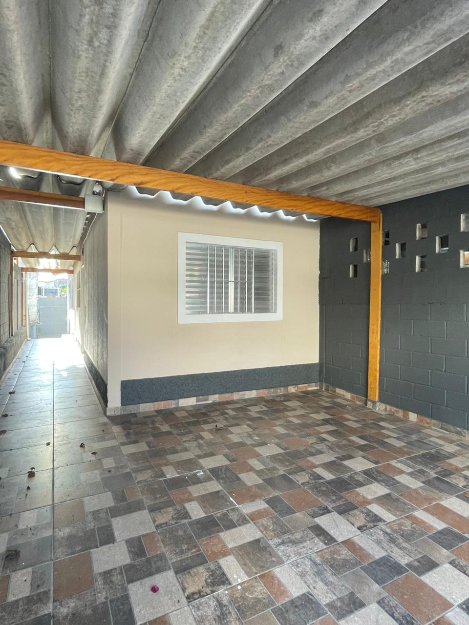 Casa com 02 Quartos - Jardim Sabiá - Cotia/SP