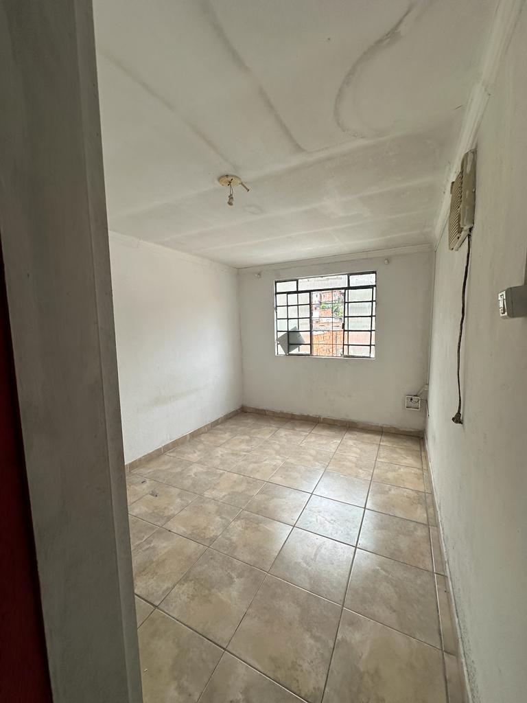 Casa com 02 Quartos - Jardim Nara Lúcia - Cotia/SP