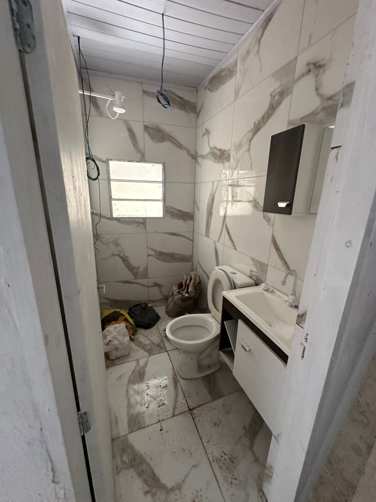 Casa com 02 Quartos - Jardim Nara Lúcia - Cotia/SP