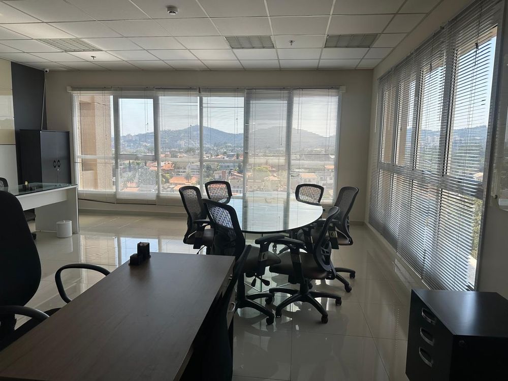 Sala-Conjunto, 8064 m² - Foto 1