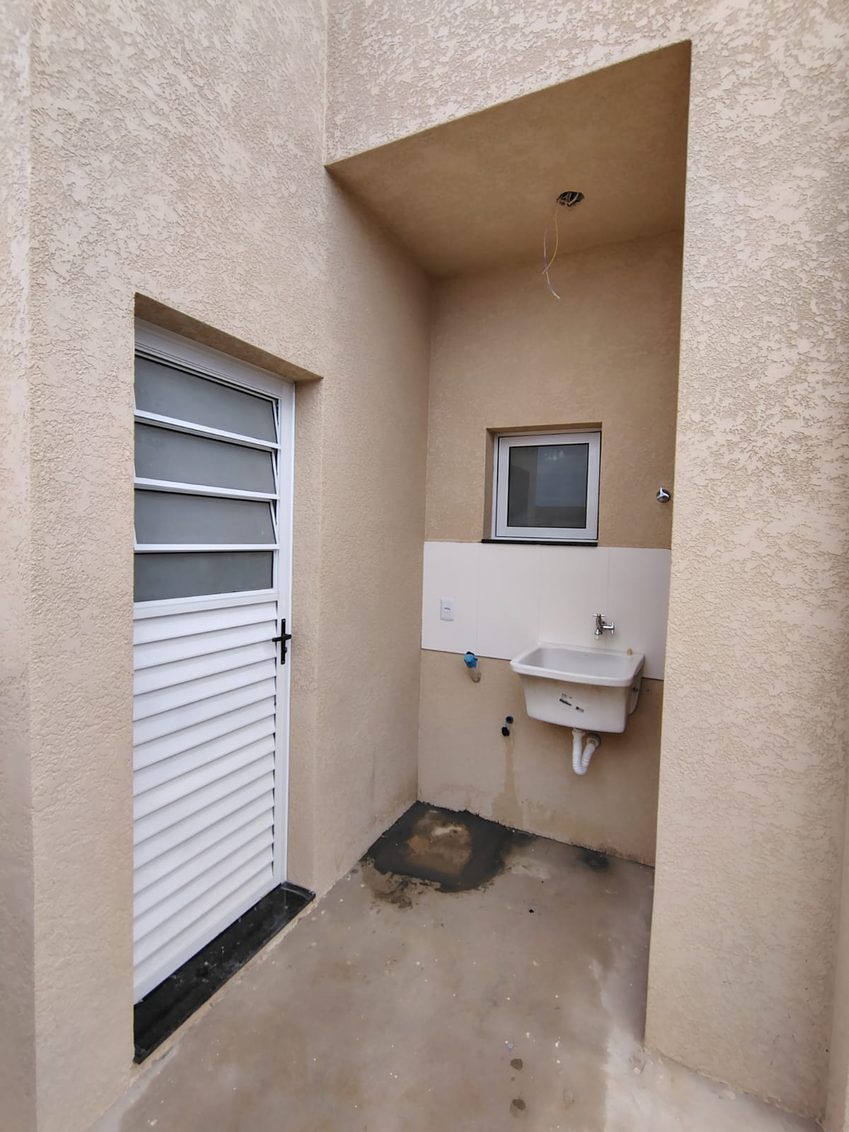 Casa com 03 Quartos - Condomínio Lago Dos Pássaros - Cotia/SP