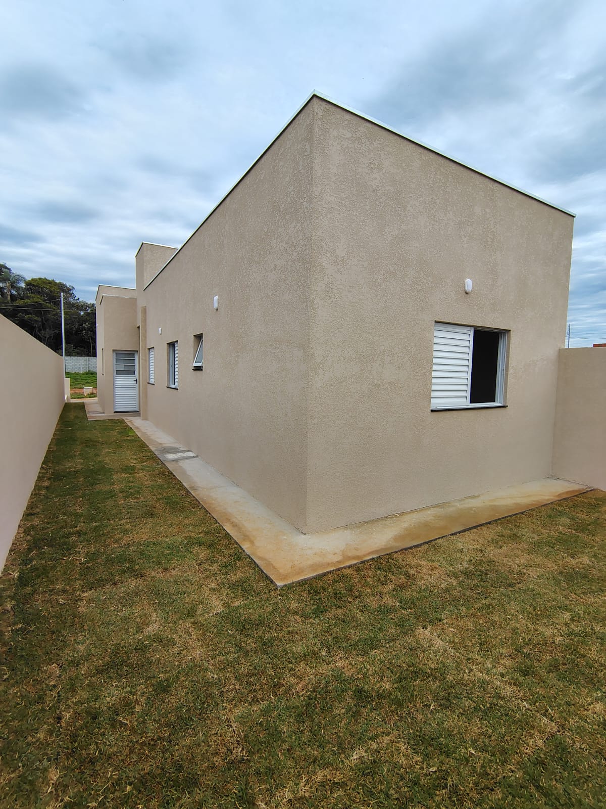 Casa com 03 Quartos - Condomínio Lago Dos Pássaros - Cotia/SP