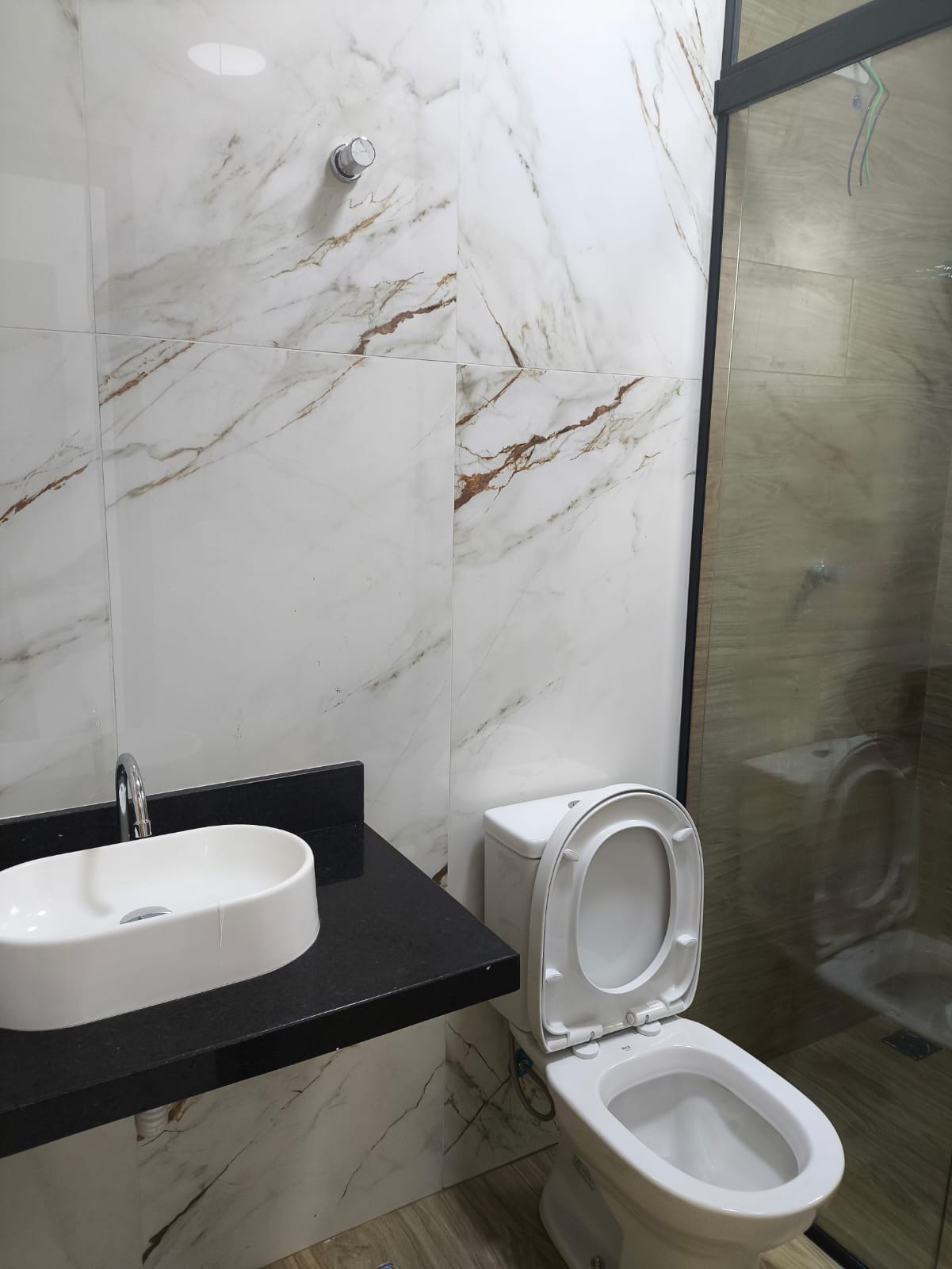 Casa com 03 Quartos - Condomínio Lago Dos Pássaros - Cotia/SP