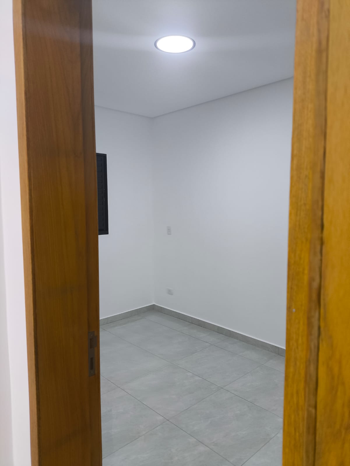 Casa com 03 Quartos - Condomínio Lago Dos Pássaros - Cotia/SP