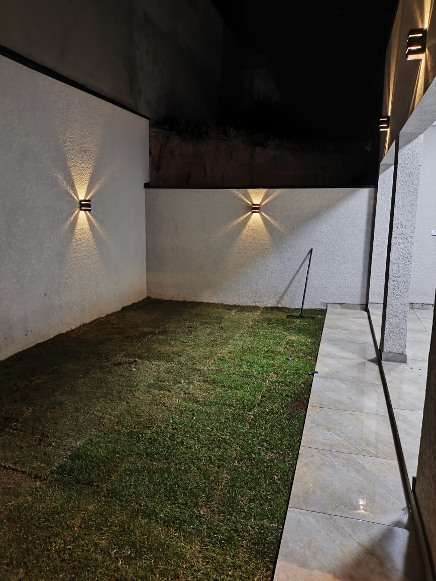 Casa com 03 Quartos - Condomínio Lago Dos Pássaros - Cotia/SP