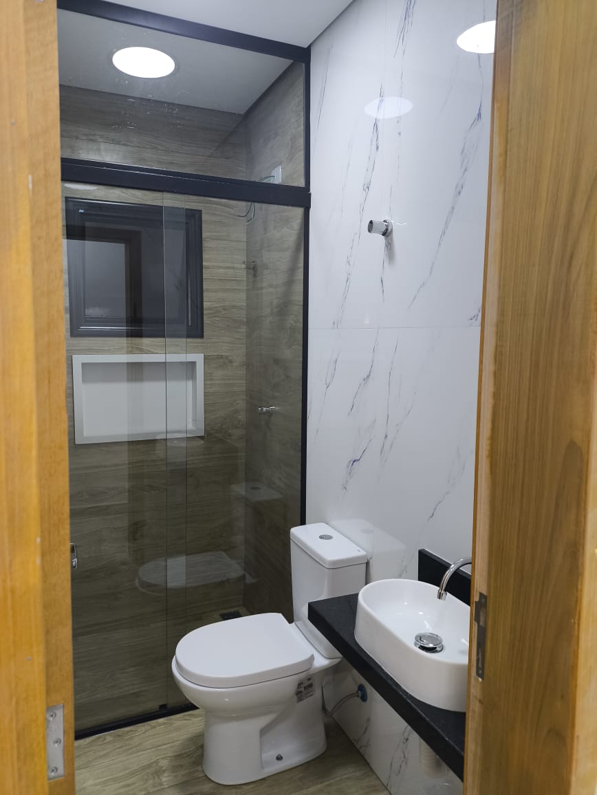 Casa com 03 Quartos - Condomínio Lago Dos Pássaros - Cotia/SP