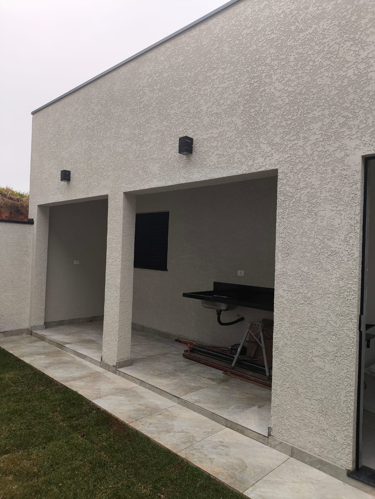 Casa com 03 Quartos - Condomínio Lago Dos Pássaros - Cotia/SP