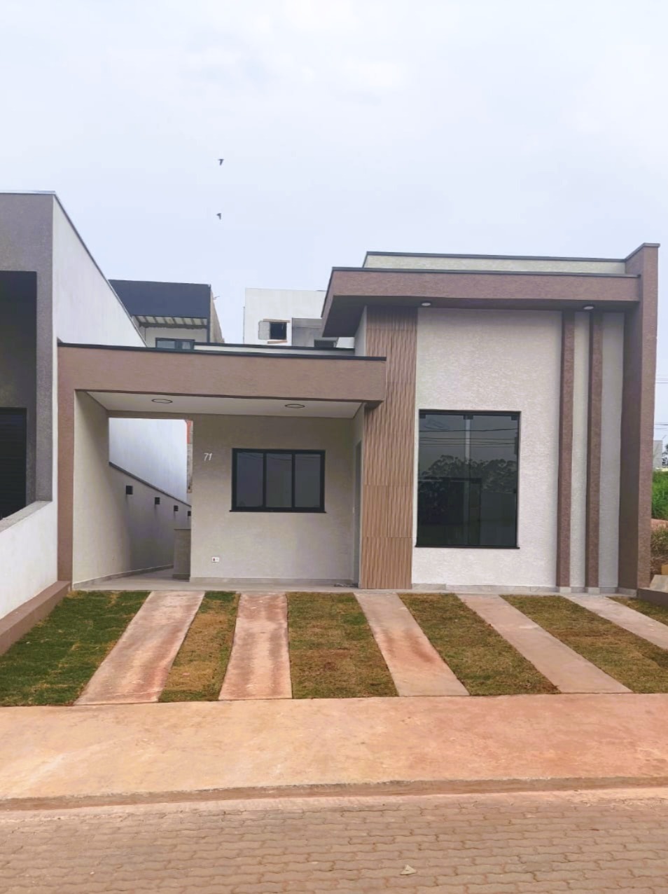 Casa com 03 Quartos - Condomínio Lago Dos Pássaros - Cotia/SP