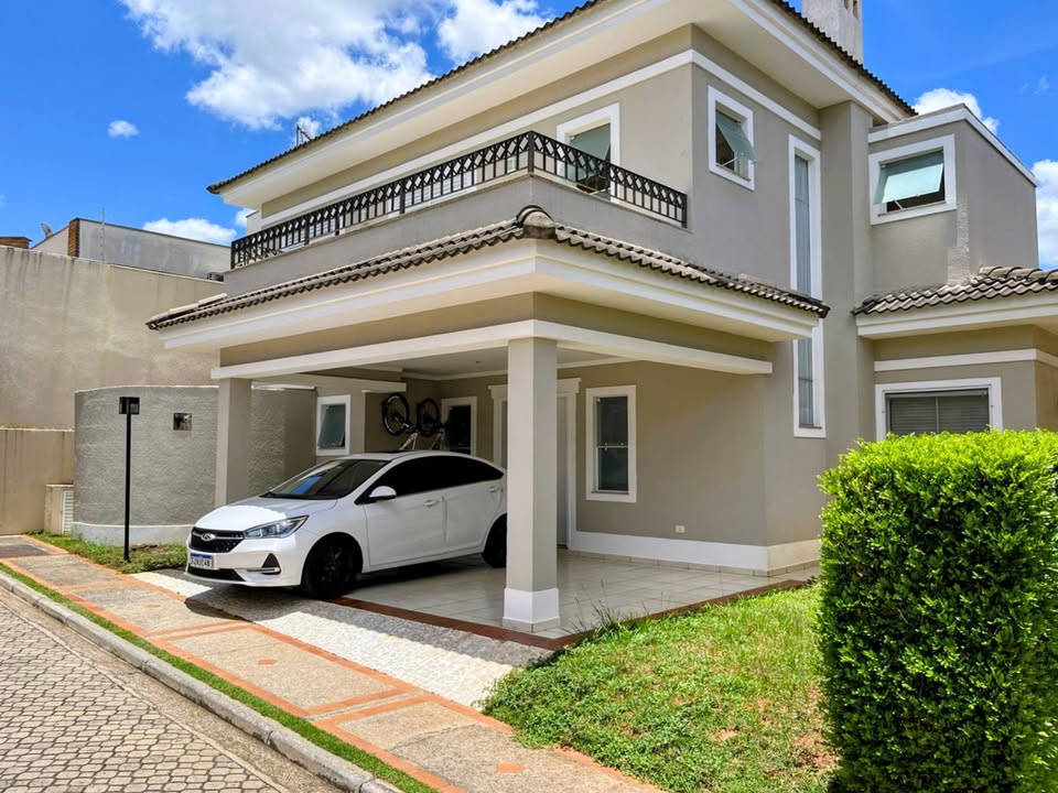 Casa, 4 quartos, 242 m² - Foto 1