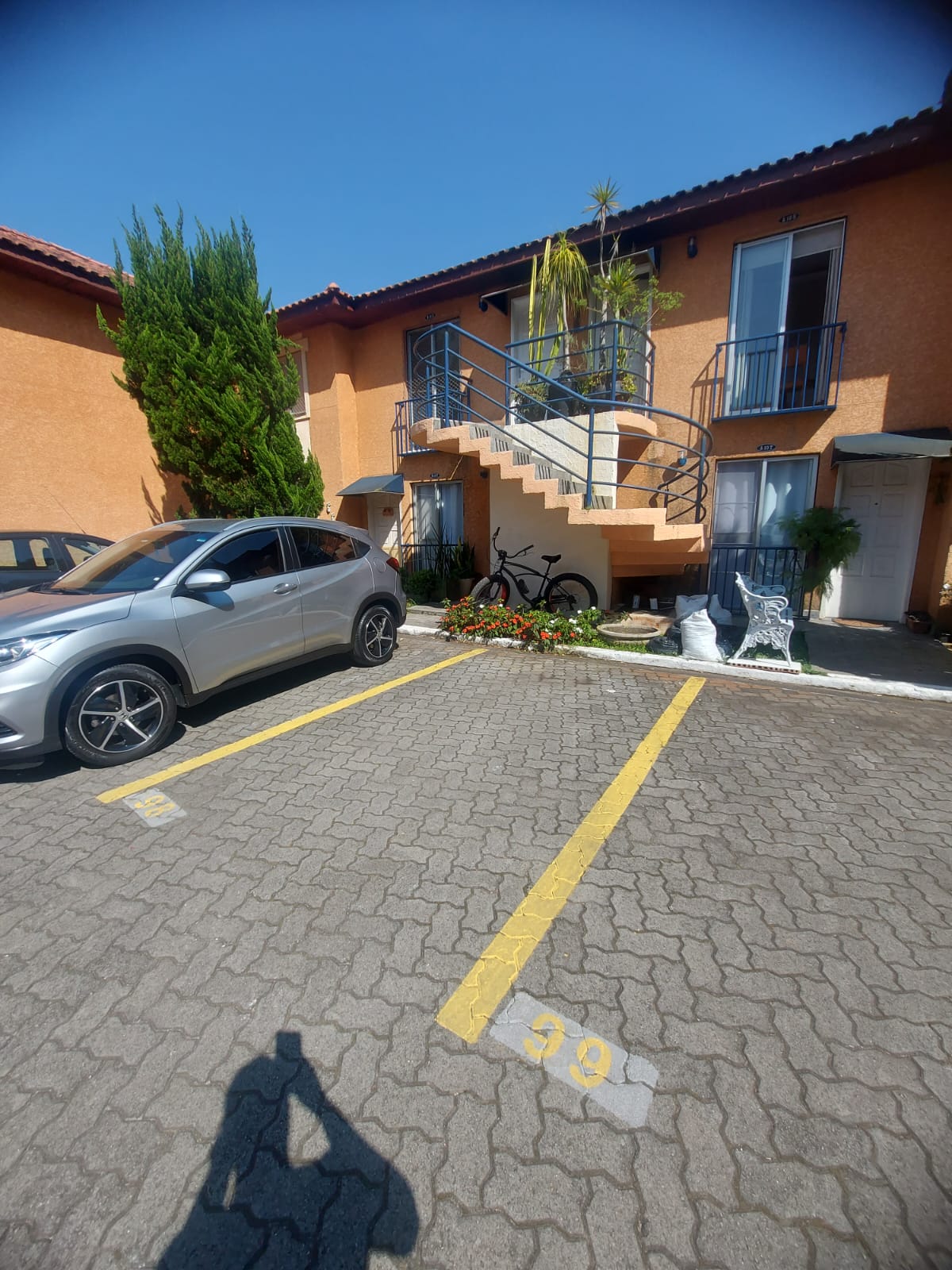 Casa com 02 Quartos - Condomínio Villagio Valle Verde - Cotia/SP