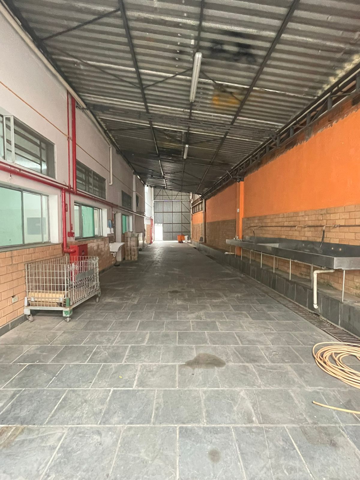 Galpão com 420m² - Jardim do Sabia - Cotia/SP