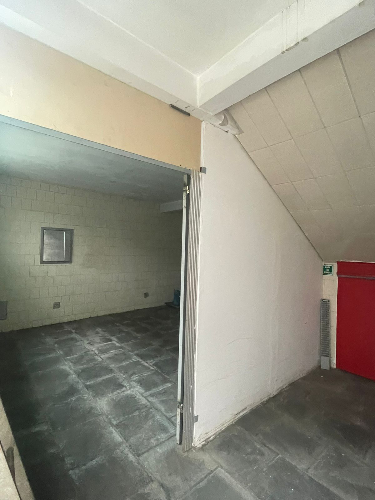 Galpão com 420m² - Jardim do Sabia - Cotia/SP