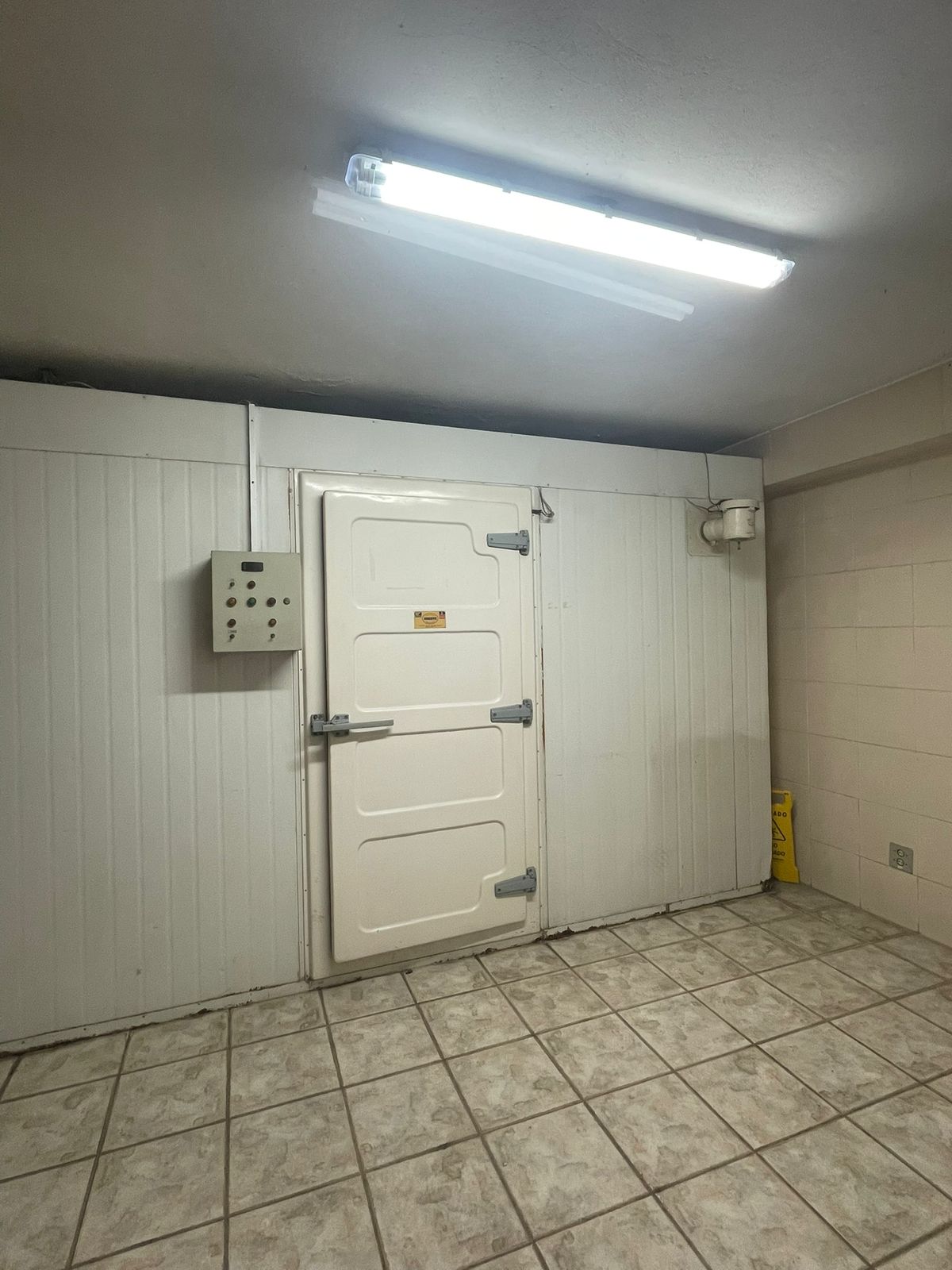 Galpão com 420m² - Jardim do Sabia - Cotia/SP