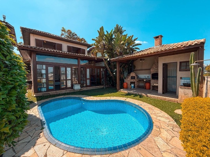 Casa, 3 quartos, 240 m² - Foto 1