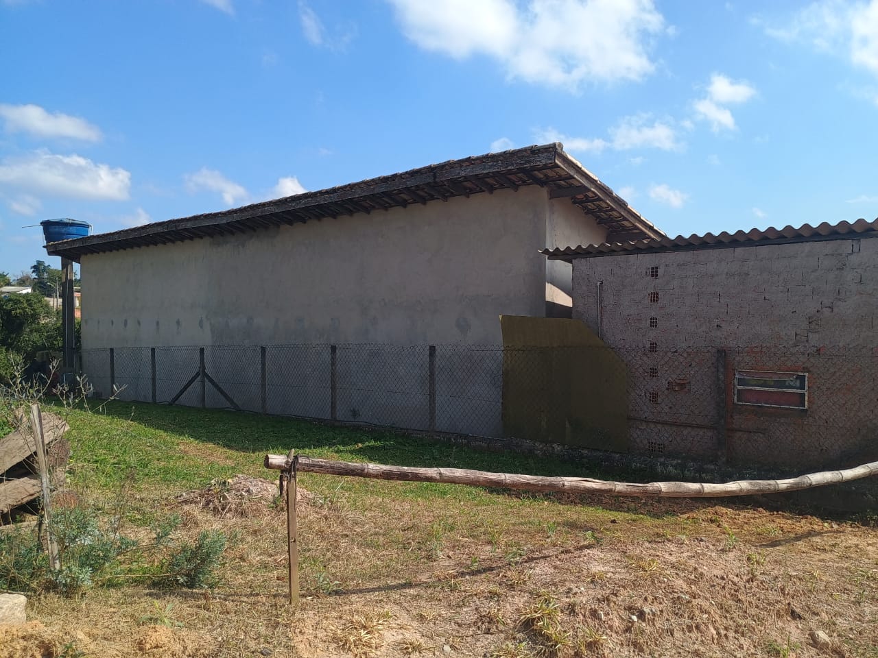 Casa  3 Quartos sendo 01 suíte em 500m2 de terreno- Caucaia do Alto - Cotia _ SP