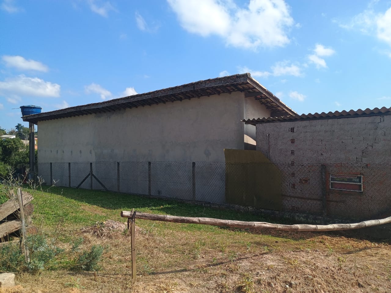 Casa  3 Quartos sendo 01 suíte em 500m2 de terreno- Caucaia do Alto - Cotia _ SP
