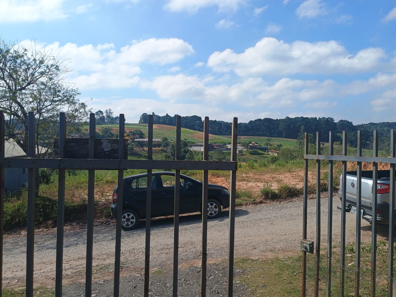 Casa  3 Quartos sendo 01 suíte em 500m2 de terreno- Caucaia do Alto - Cotia _ SP