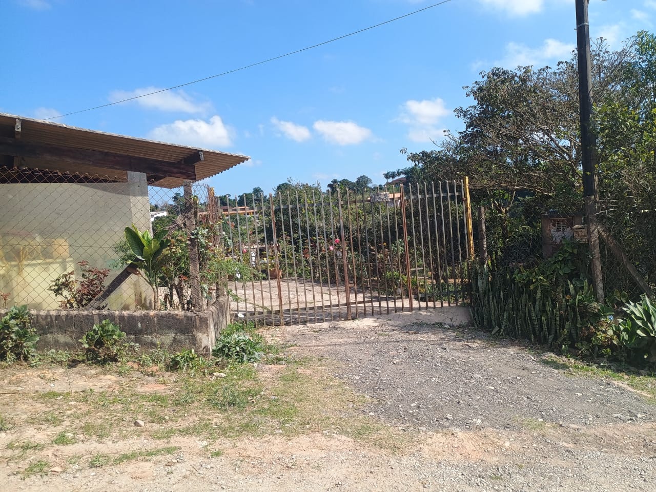 Casa  3 Quartos sendo 01 suíte em 500m2 de terreno- Caucaia do Alto - Cotia _ SP