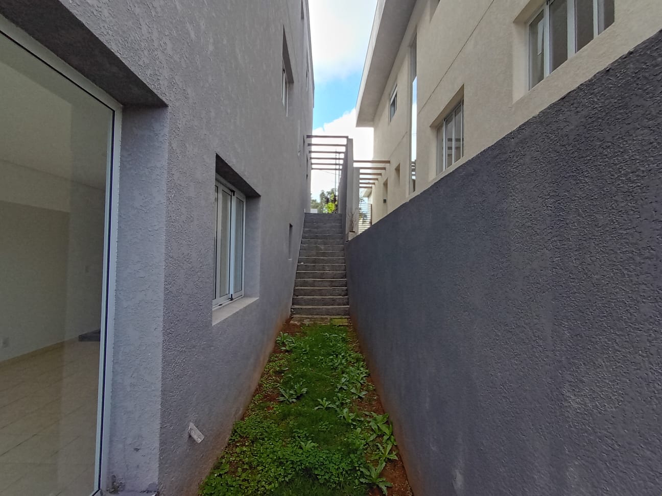 Novissima Casa com 03 Quartos sendo 01 Suíte -Terra Nobre Granja Vianna - Cotia/SP