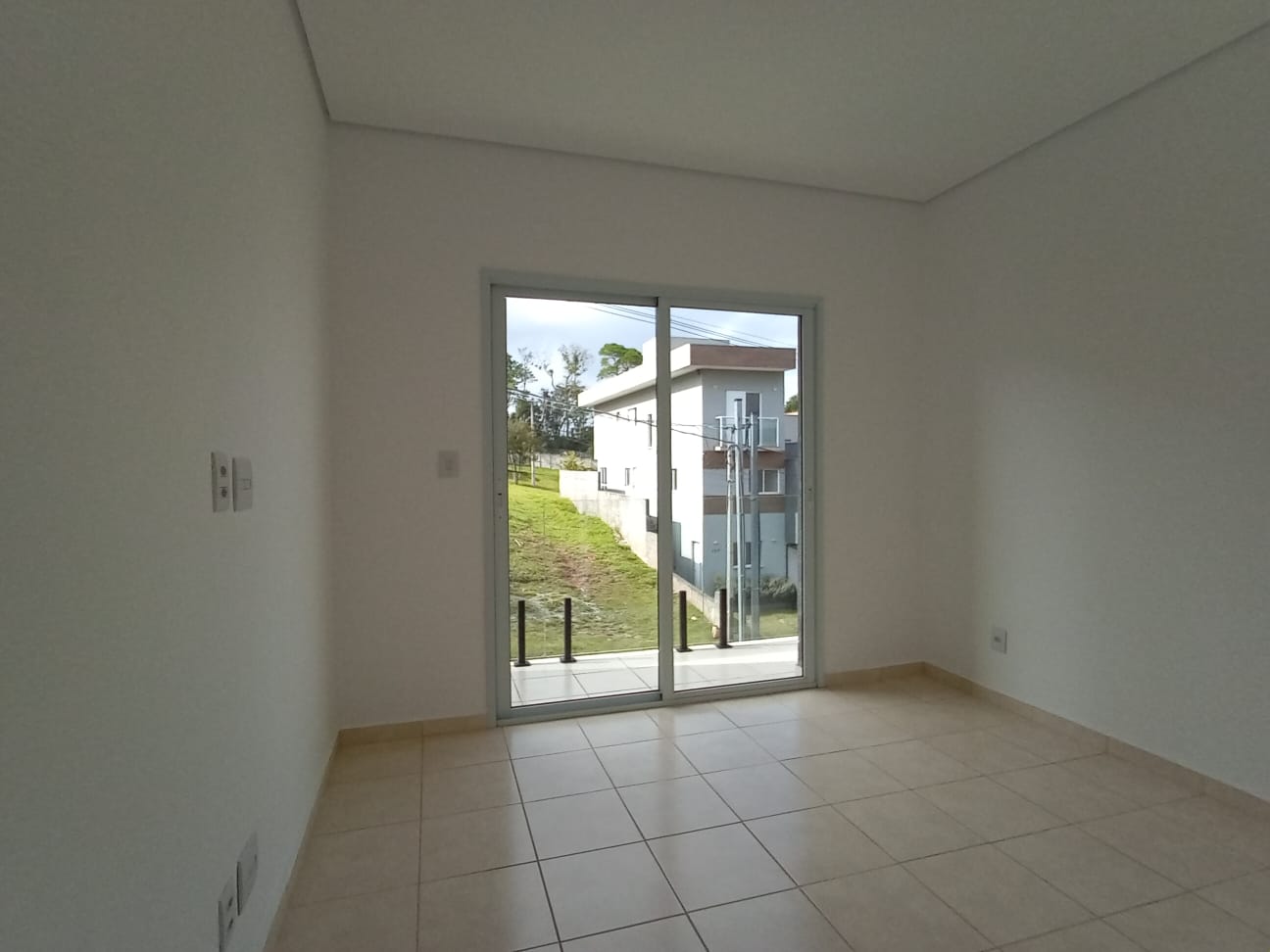 Novissima Casa com 03 Quartos sendo 01 Suíte -Terra Nobre Granja Vianna - Cotia/SP