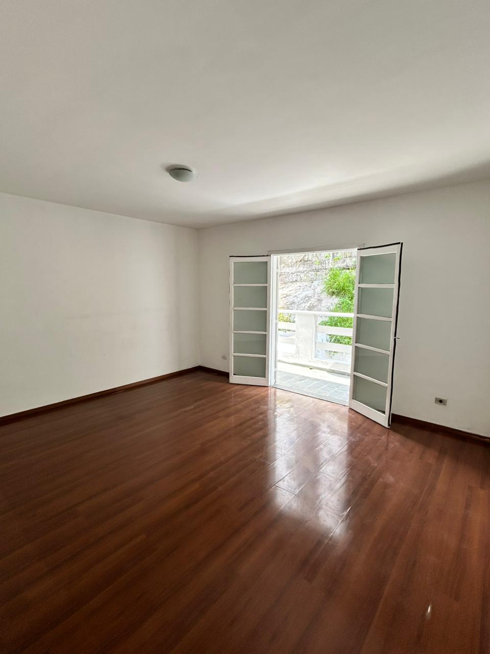 Casa com 2 Dormitórios - Jardim dos Ipês - Cotia/SP