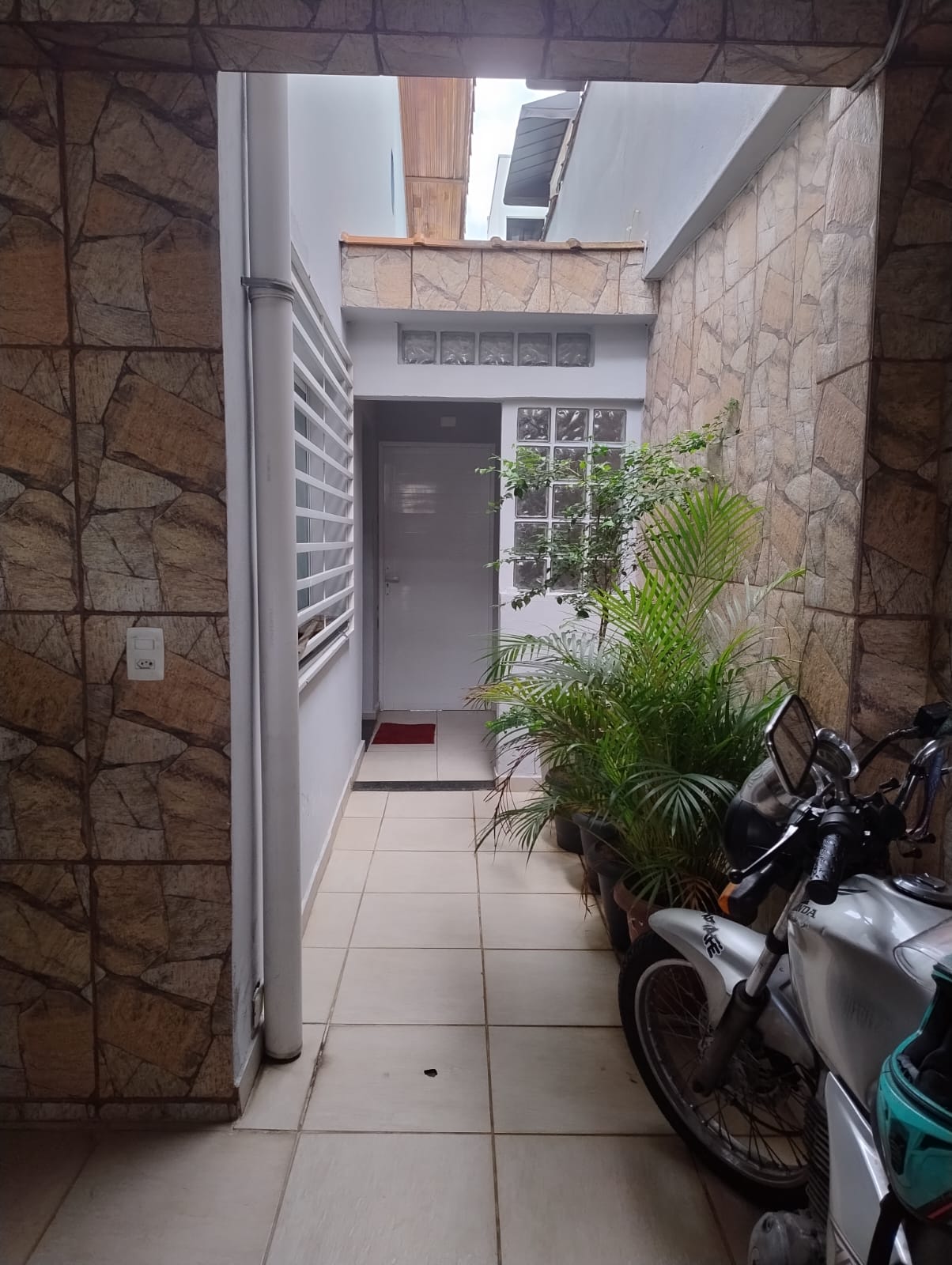 Ótima casa com 02 dormitórios e 02 vagas garagem - Vila Nova Mazzei - São Paulo