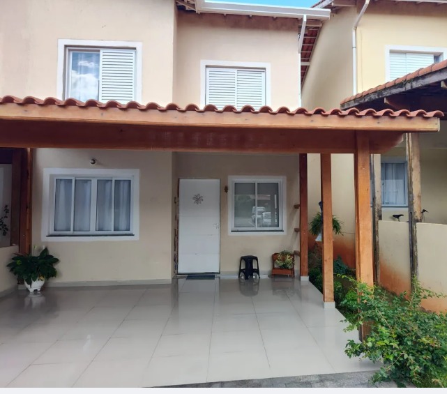Casa com 03 Quartos - Cotia/SP